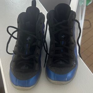 Kids Black and Blue Basketball Shoes